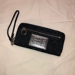 Black coach poppy wristlet wallet
